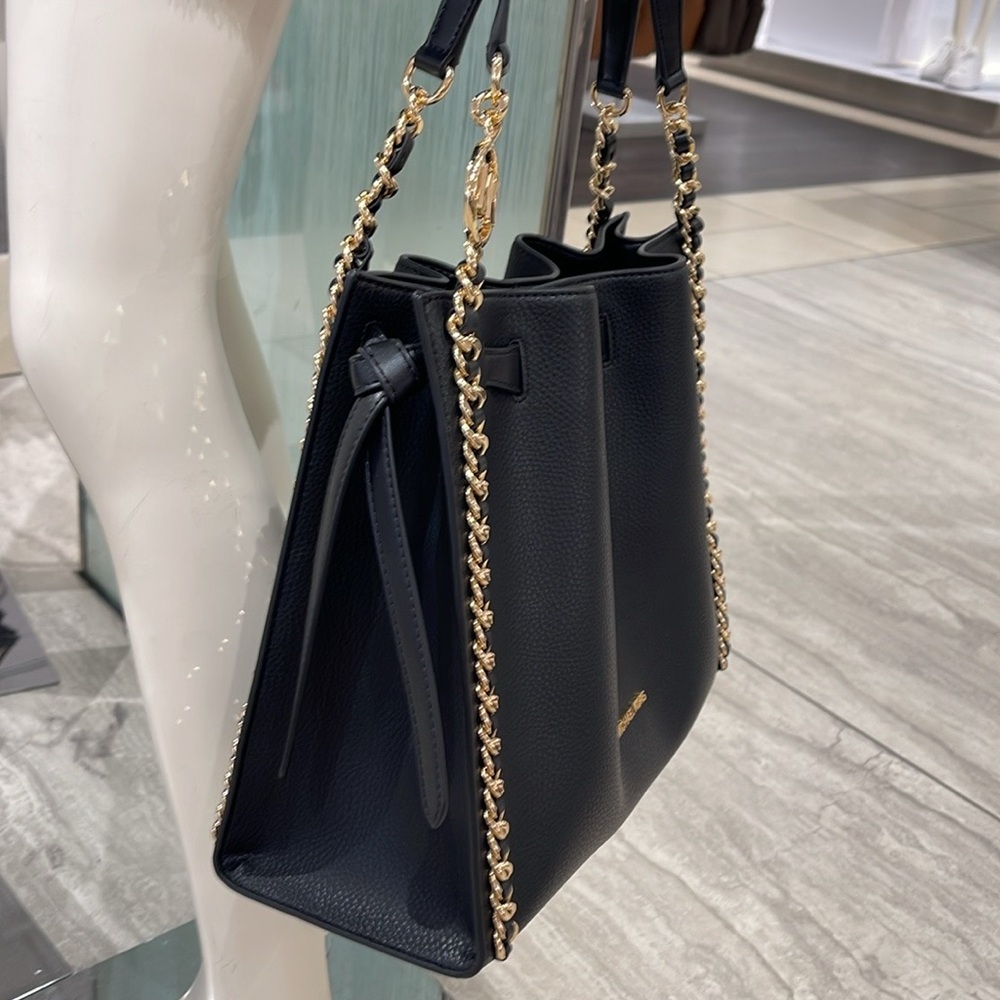 MICHAEL KORS
MINA LARGE BELTED CHAIN SHOULDER BAG BLACK COLOR - Picture 5 of 16